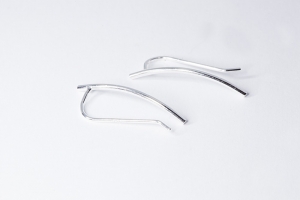 curve earcuff es un pendiente trepador de línea curvada que sigue la curvatura de la oreja